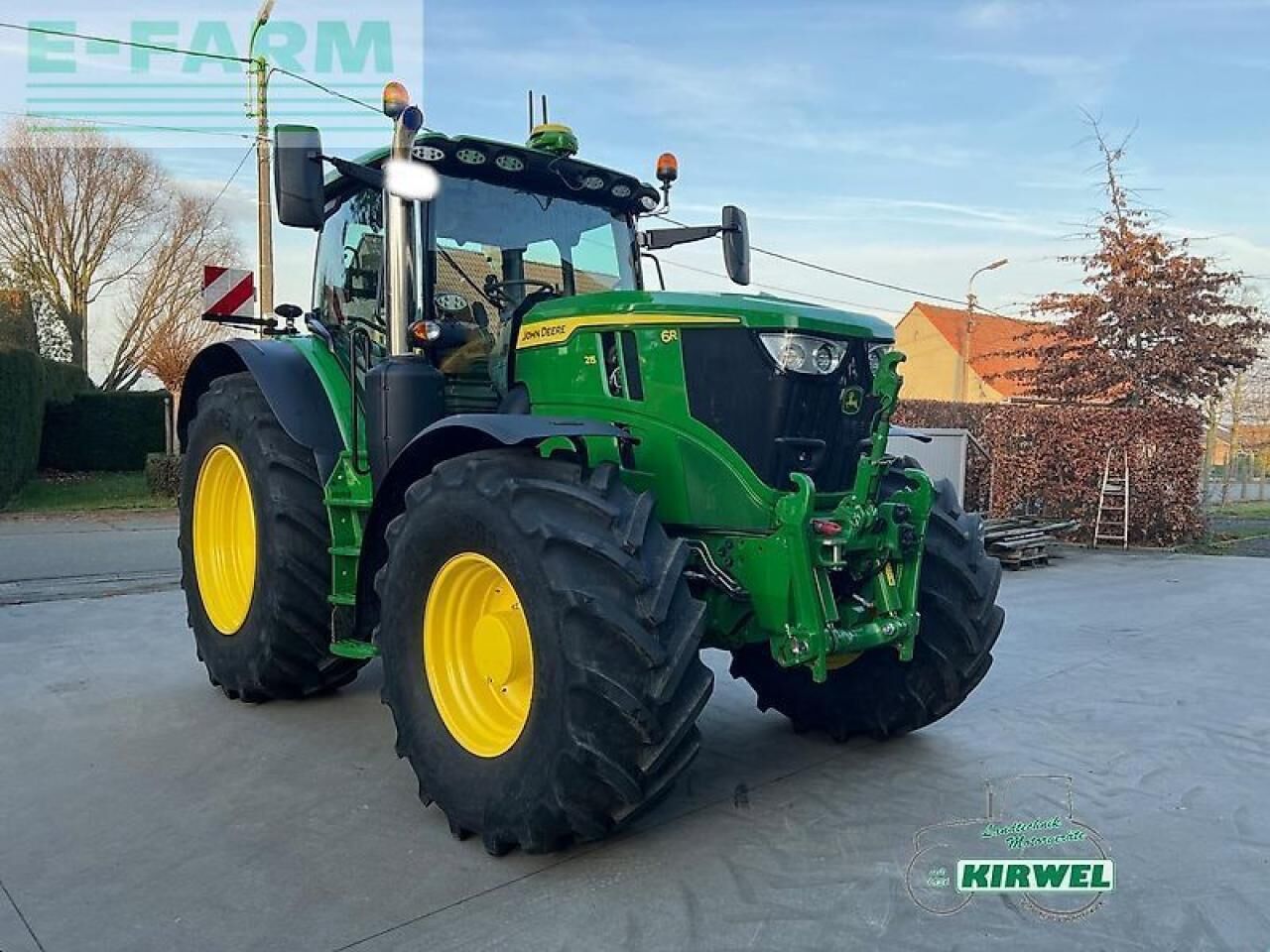 John Deere 6r 215 - Трактор: фото 2 John Deere 6r 215 - Трактор: фото 2