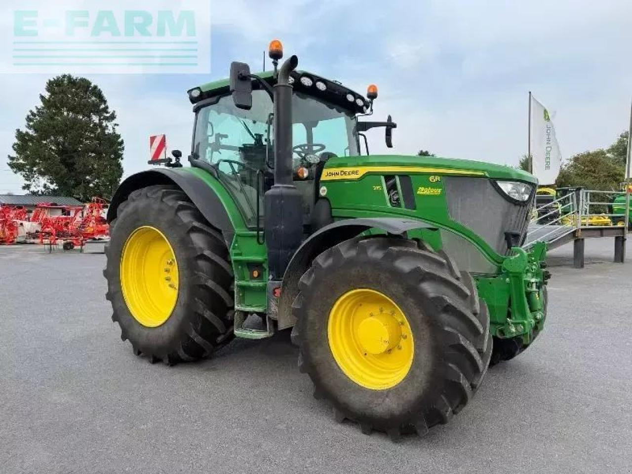 John Deere 6r215 - Трактор: фото 4 John Deere 6r215 - Трактор: фото 4