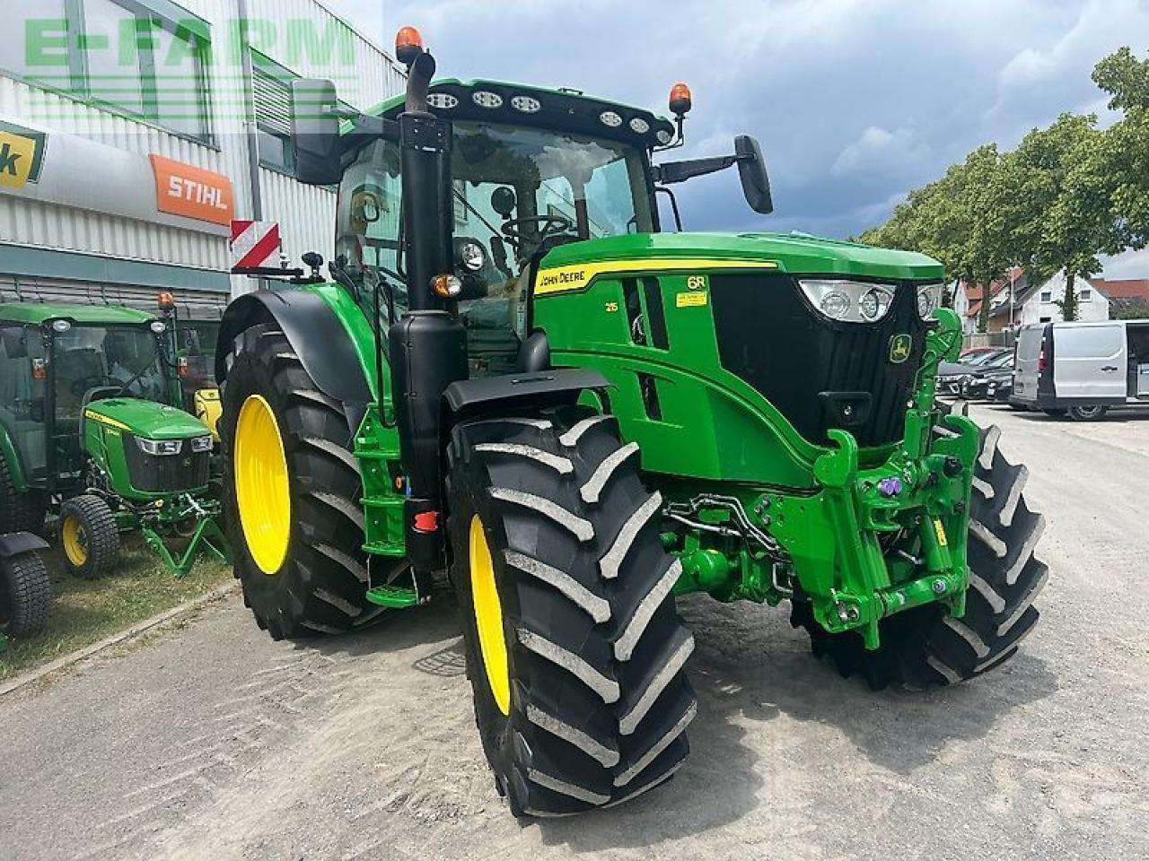 John Deere 6r215 - Трактор: фото 3 John Deere 6r215 - Трактор: фото 3