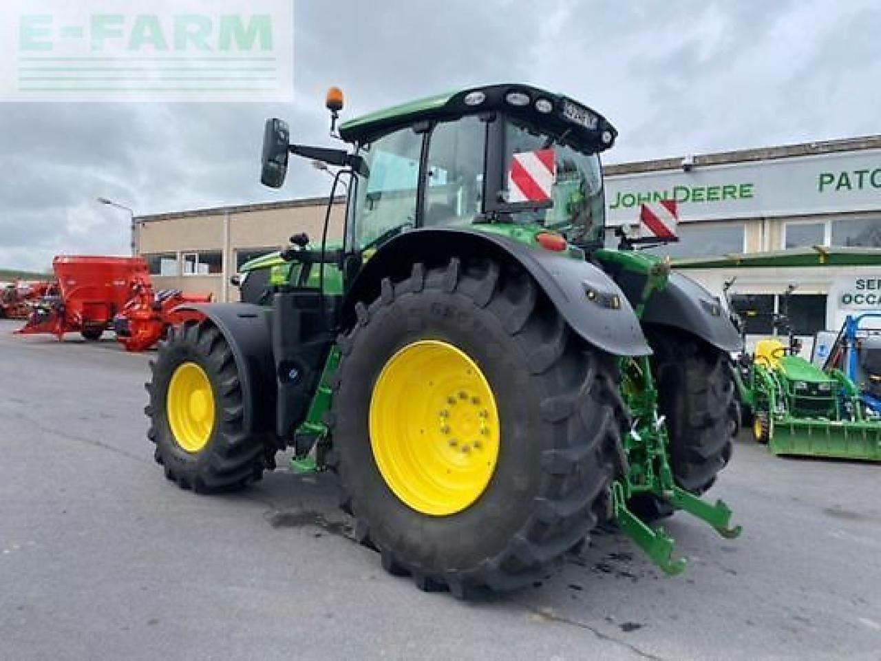 John Deere 6r215 - Трактор: фото 4 John Deere 6r215 - Трактор: фото 4
