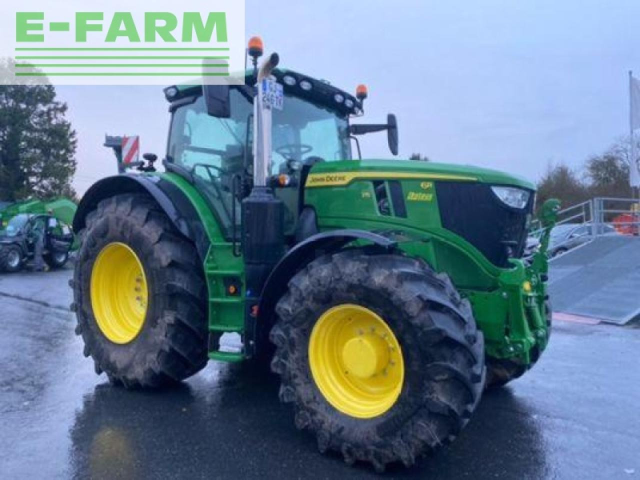 John Deere 6r215 - Трактор: фото 3 John Deere 6r215 - Трактор: фото 3