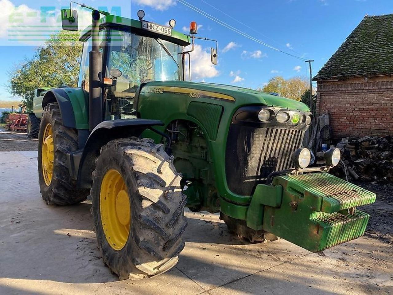 John Deere 8320 - Трактор: фото 1 John Deere 8320 - Трактор: фото 1