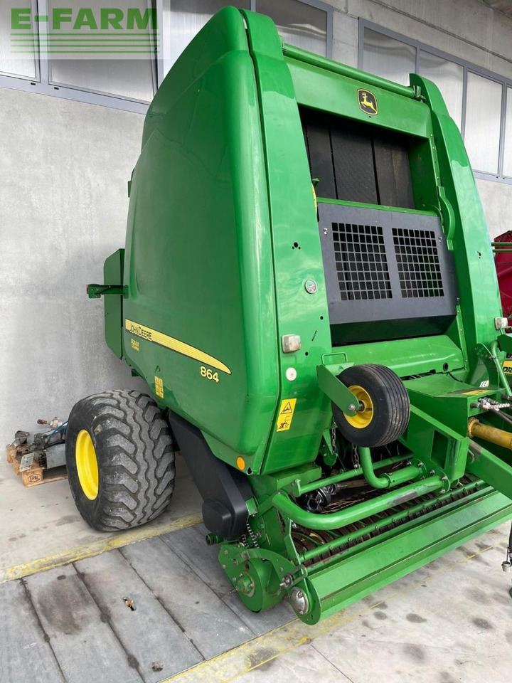 John Deere - Пресс-подборщик тюковый: фото 1 John Deere - Пресс-подборщик тюковый: фото 1