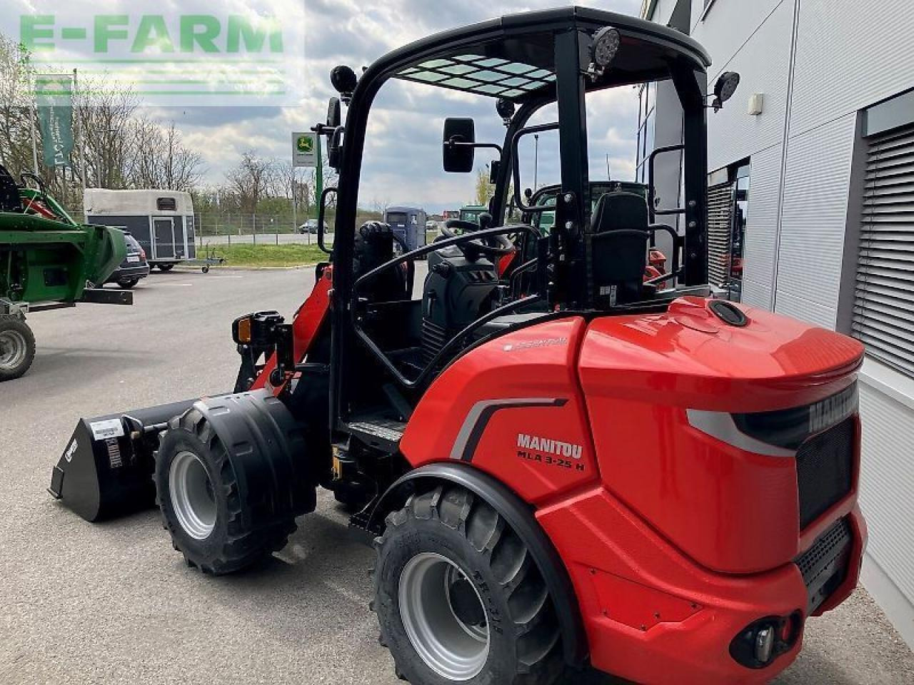 Manitou mla 3-25 - Мини-экскаватор: фото 3 Manitou mla 3-25 - Мини-экскаватор: фото 3