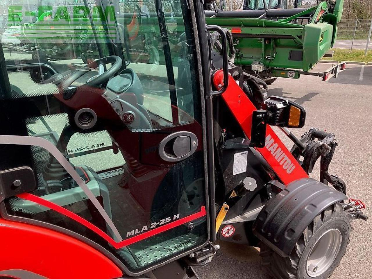 Manitou mla2-25 - Мини-экскаватор: фото 4 Manitou mla2-25 - Мини-экскаватор: фото 4