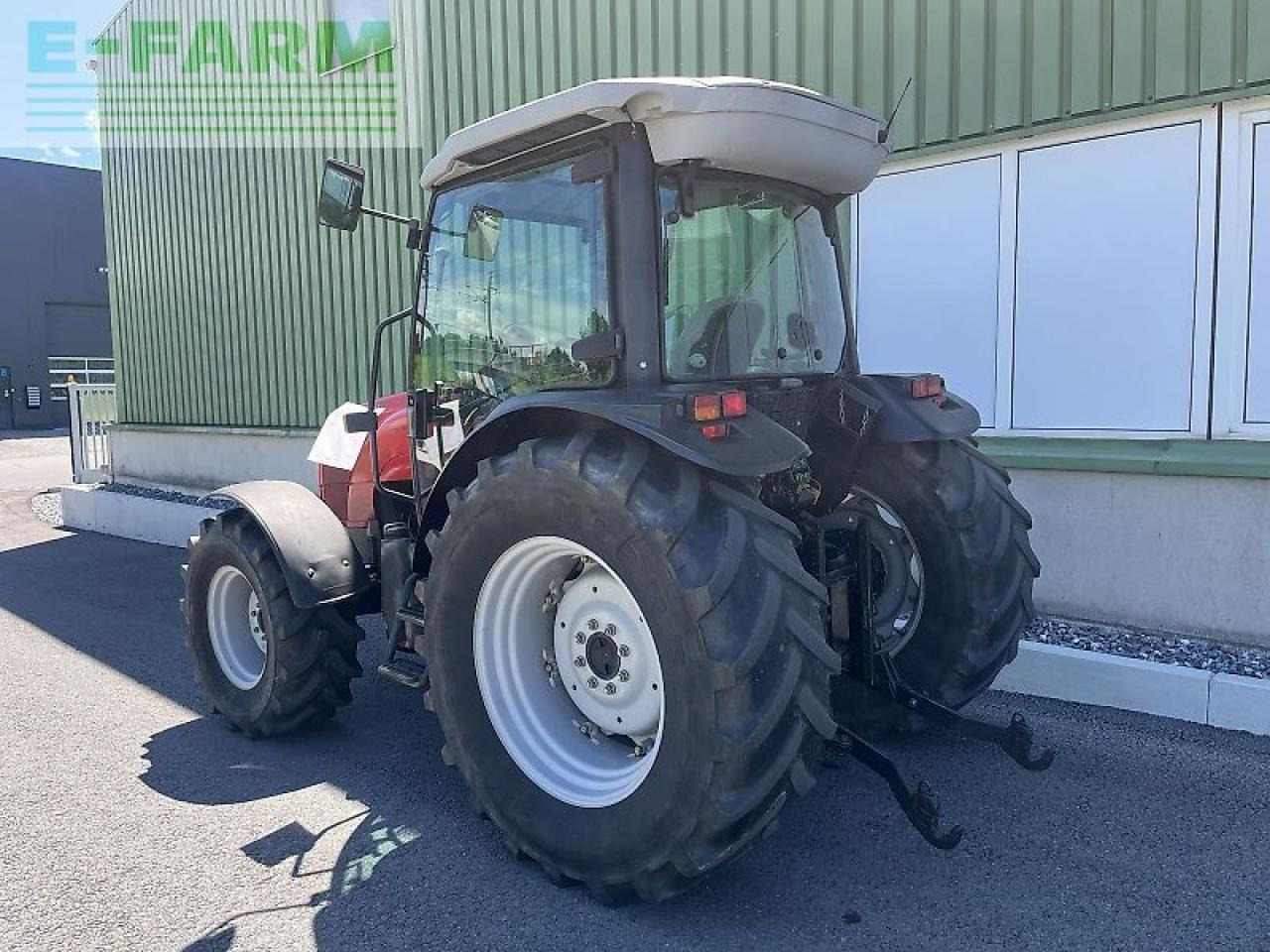 Massey Ferguson 2435 - Трактор: фото 3 Massey Ferguson 2435 - Трактор: фото 3