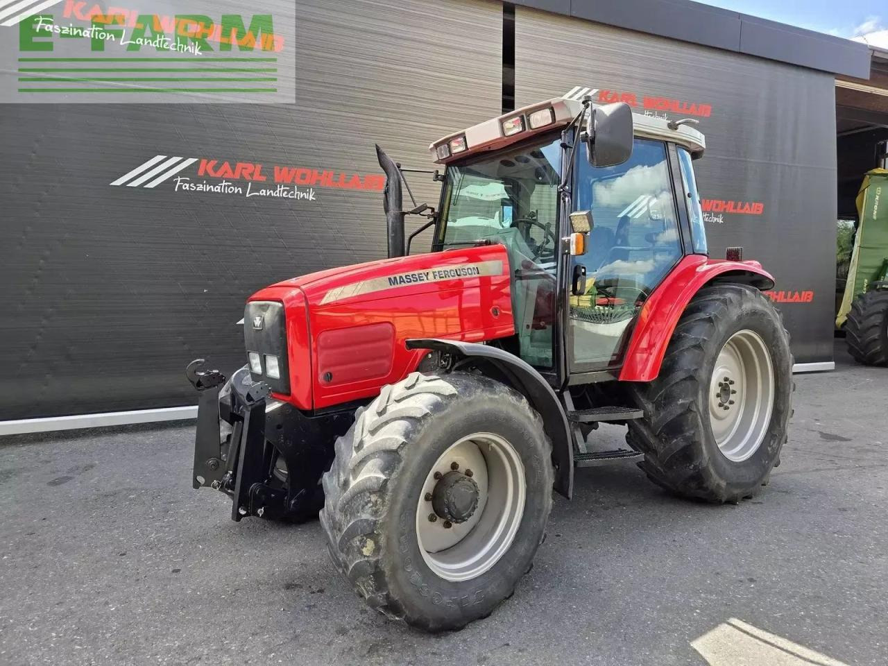 Massey Ferguson 6235-4 - Трактор: фото 2 Massey Ferguson 6235-4 - Трактор: фото 2