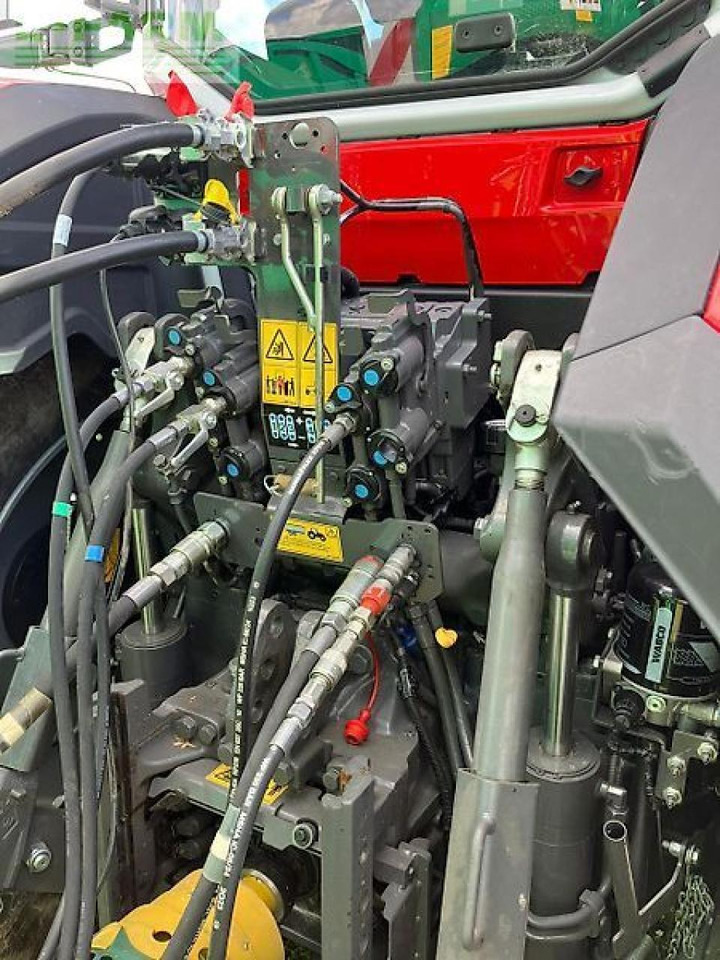 Massey Ferguson 8s.225 dyna e-power - Трактор: фото 4 Massey Ferguson 8s.225 dyna e-power - Трактор: фото 4