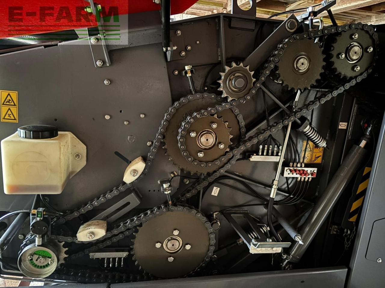 Metal-Fach Z562RN - Пресс-подборщик тюковый: фото 4 Metal-Fach Z562RN - Пресс-подборщик тюковый: фото 4