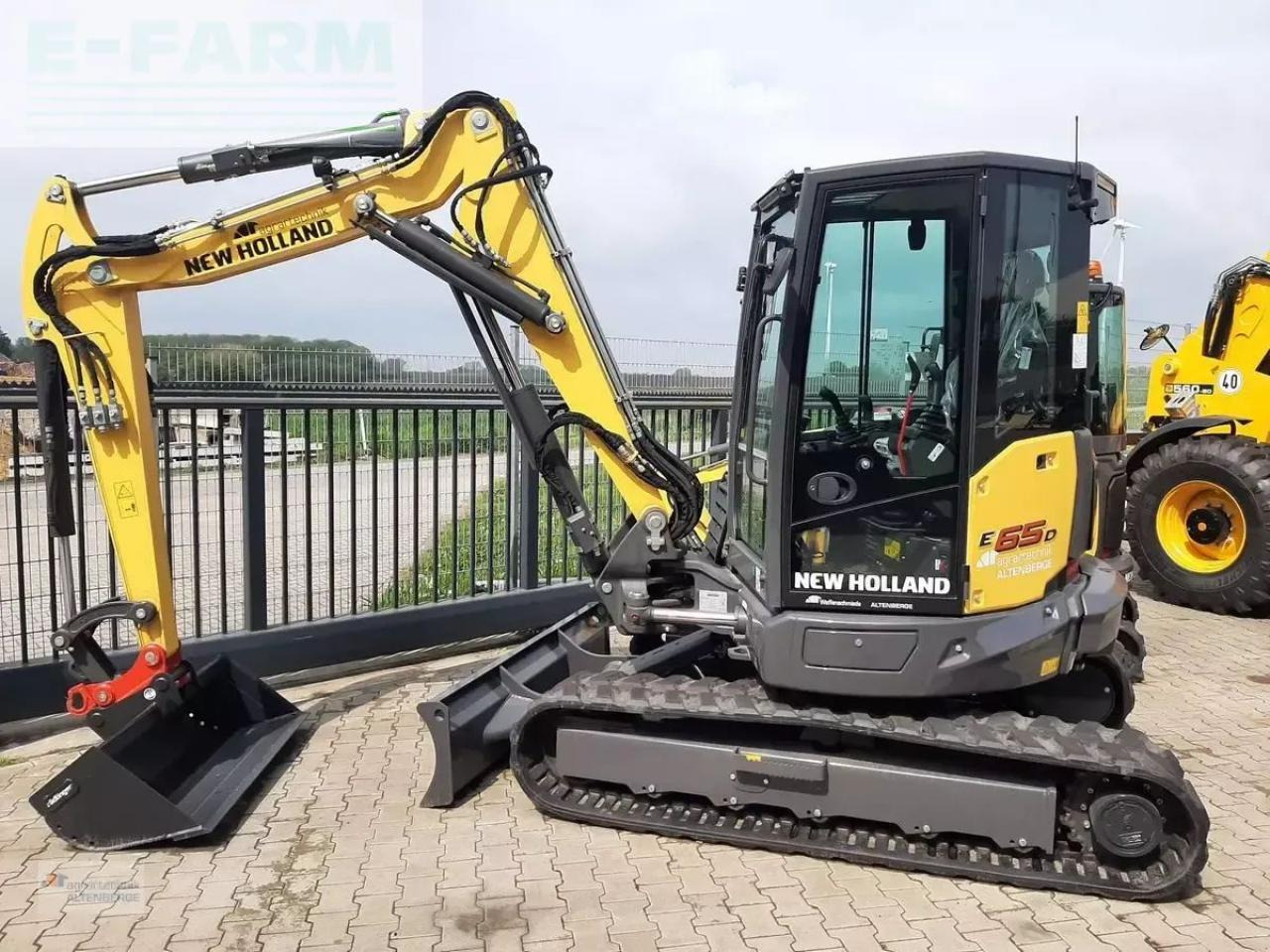 New Holland e65d - Мини-экскаватор: фото 1 New Holland e65d - Мини-экскаватор: фото 1