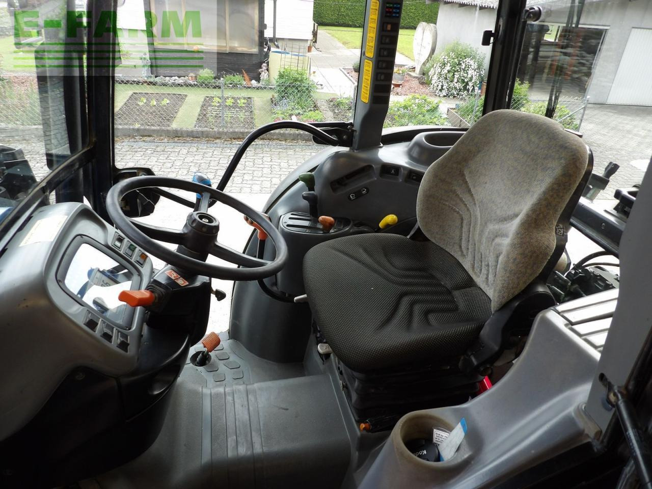 New Holland new holland tn 85 ss - Трактор: фото 5 New Holland new holland tn 85 ss - Трактор: фото 5