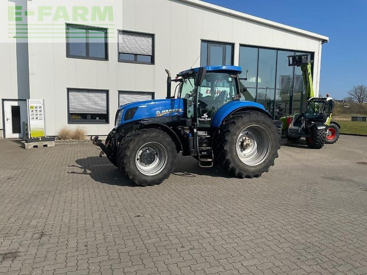 New Holland t 7.270 - Трактор: фото 2 New Holland t 7.270 - Трактор: фото 2