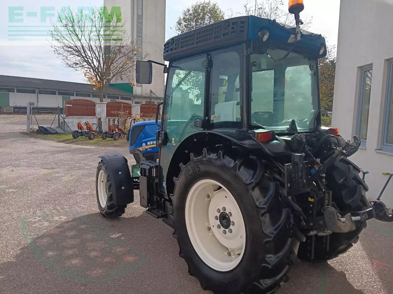 New Holland t4.90 f F - Трактор: фото 4 New Holland t4.90 f F - Трактор: фото 4