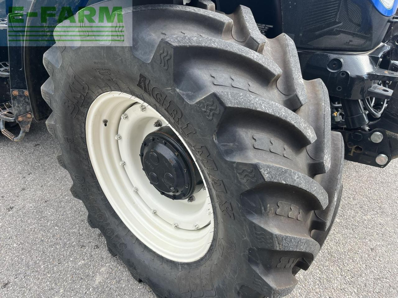 New Holland t6090 range & power command - Трактор: фото 5 New Holland t6090 range & power command - Трактор: фото 5