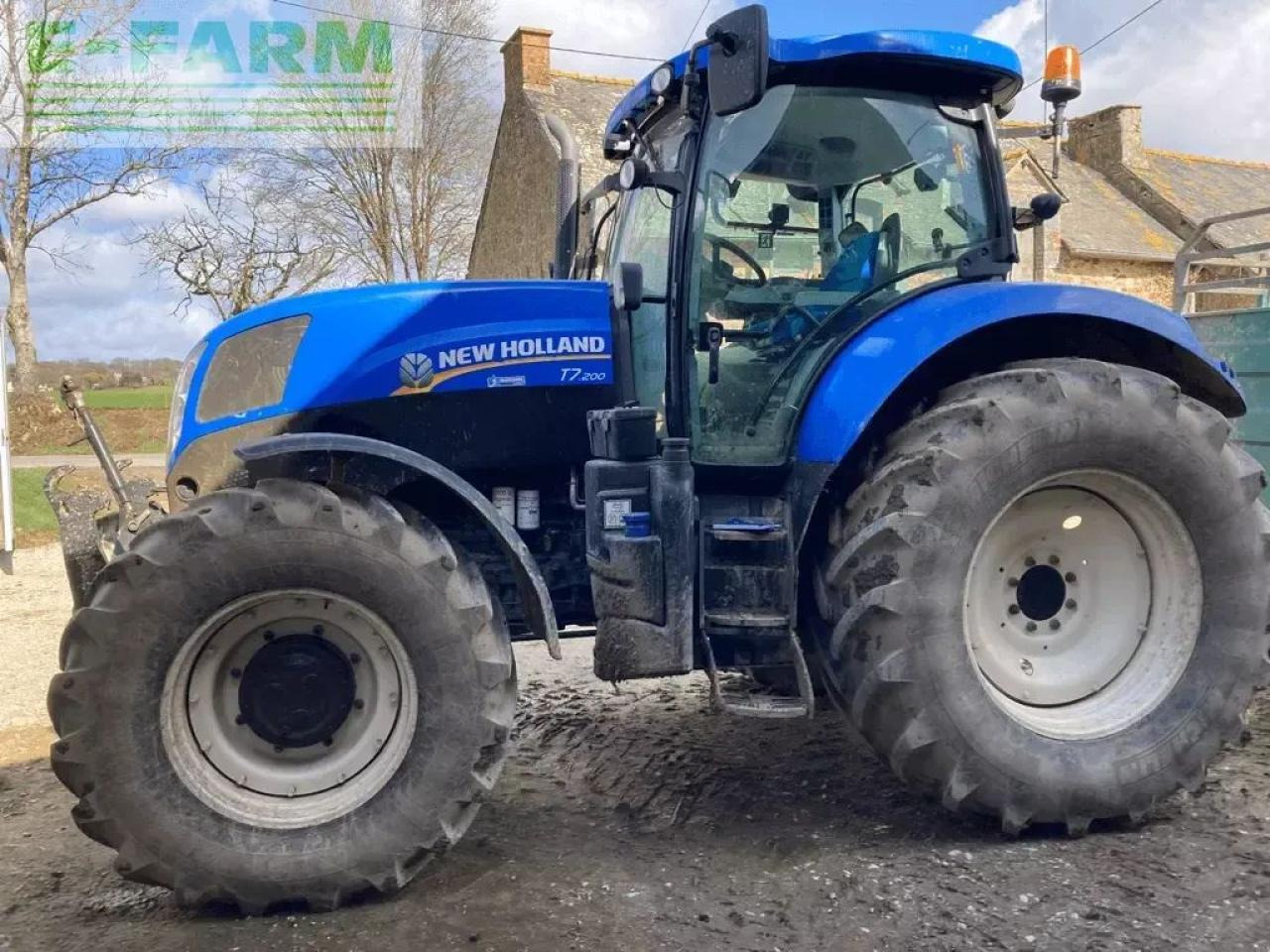 New Holland t7.200 range command swii - Трактор: фото 1 New Holland t7.200 range command swii - Трактор: фото 1
