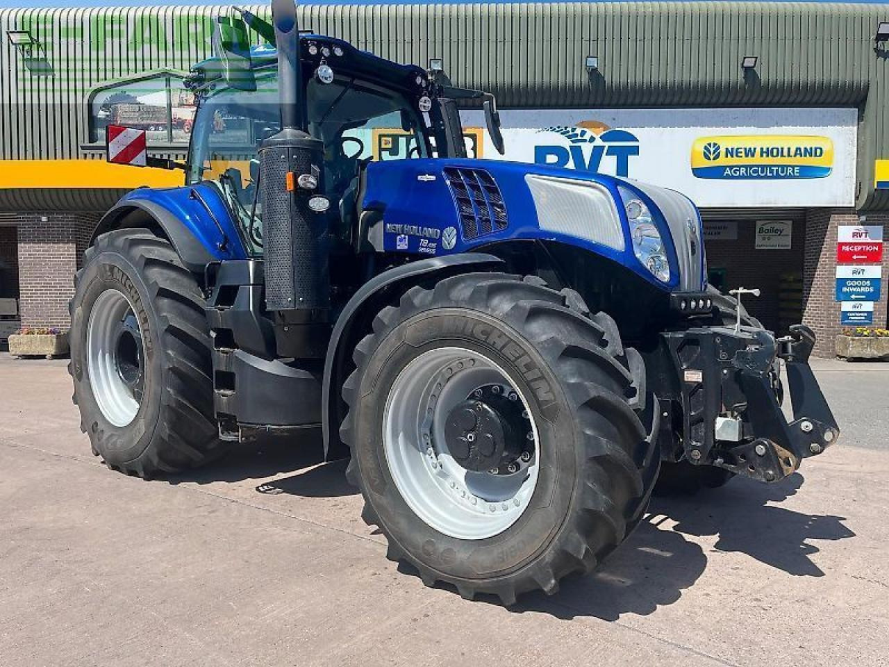 New Holland t8.435 - Трактор: фото 1 New Holland t8.435 - Трактор: фото 1