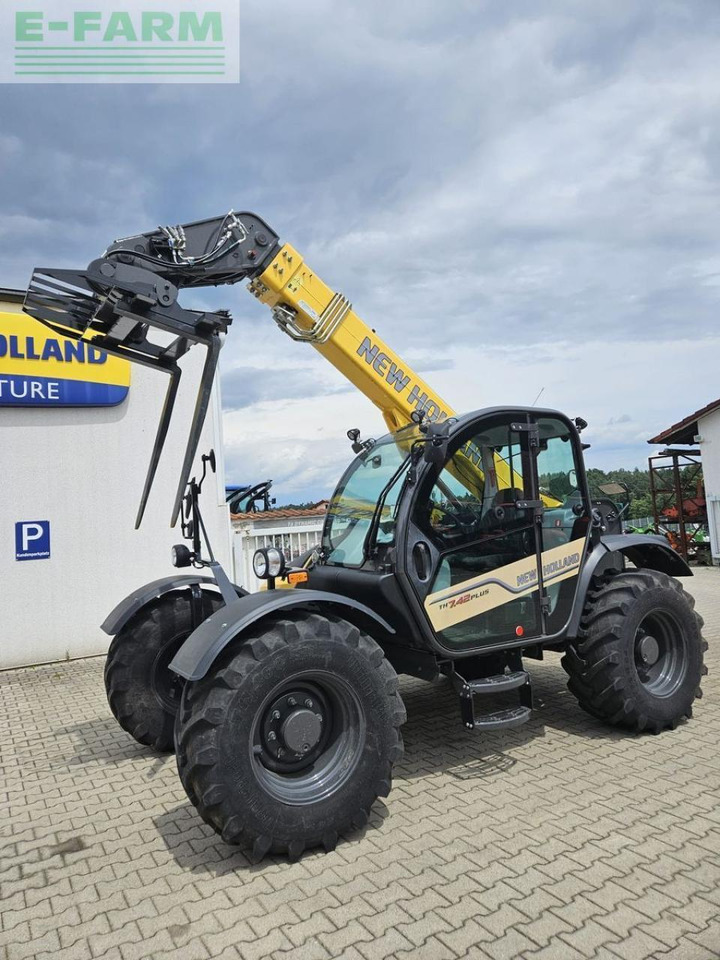 New Holland th 7.42 plus - Телескопический погрузчик: фото 1 New Holland th 7.42 plus - Телескопический погрузчик: фото 1