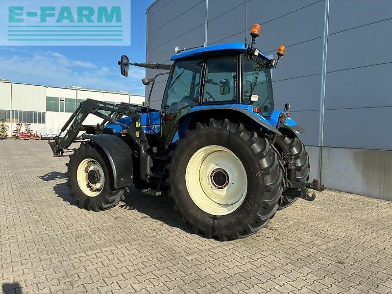 New Holland tm 140 - Трактор: фото 3 New Holland tm 140 - Трактор: фото 3
