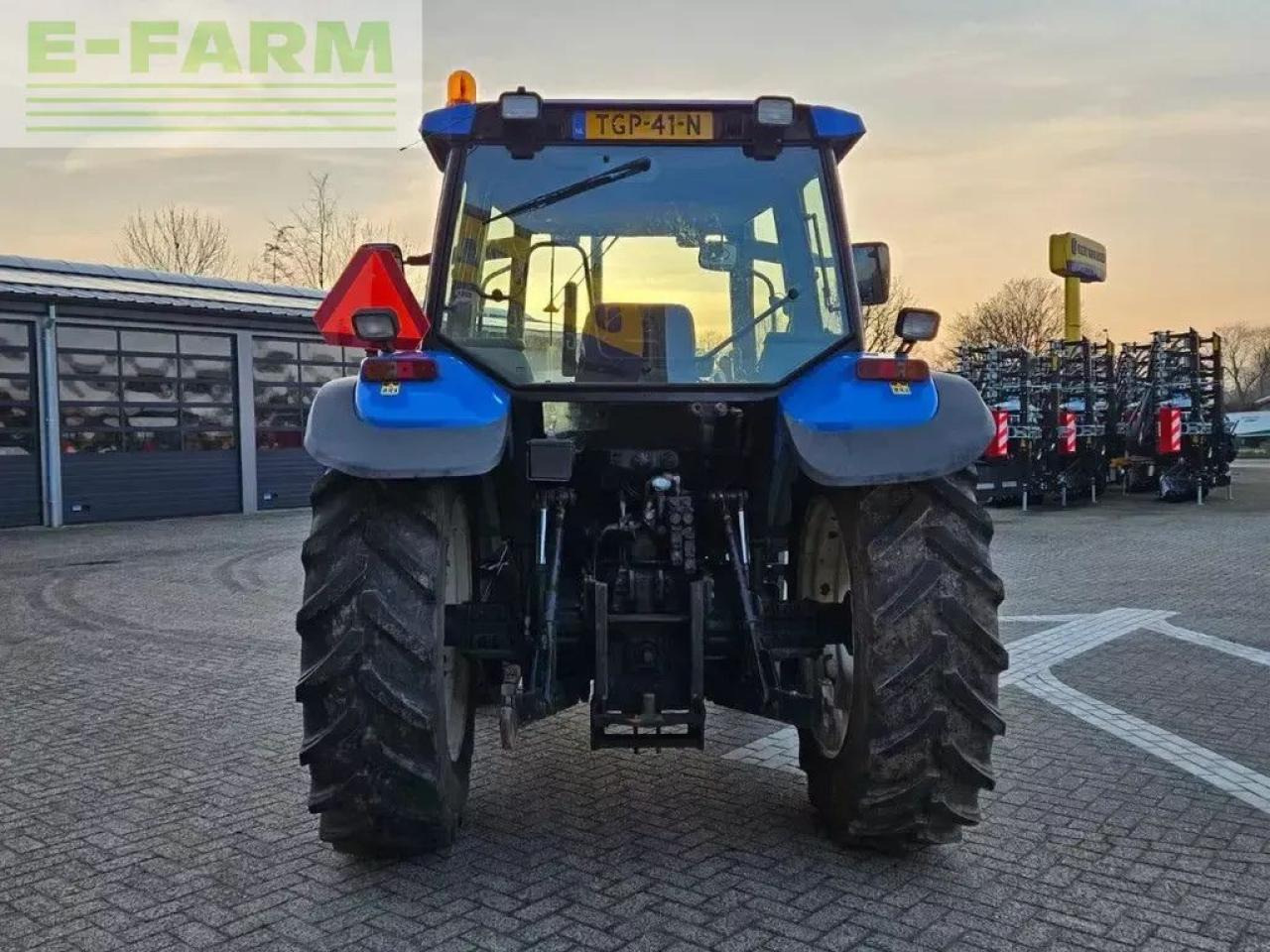 New Holland ts100 sle - Трактор: фото 4 New Holland ts100 sle - Трактор: фото 4