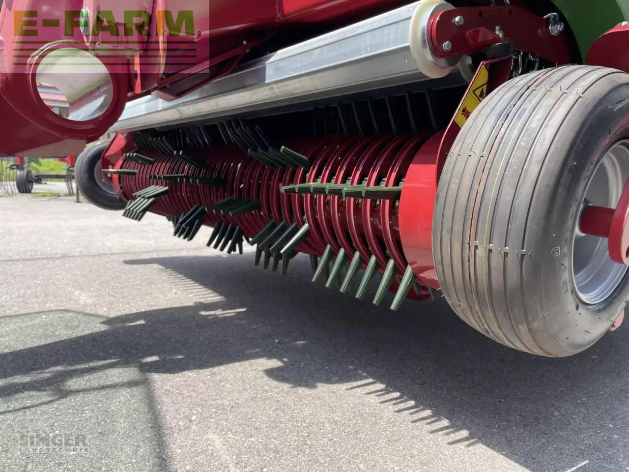 Strautmann giga-vitesse 4002 cfs - Самозагружающийся прицеп: фото 4 Strautmann giga-vitesse 4002 cfs - Самозагружающийся прицеп: фото 4