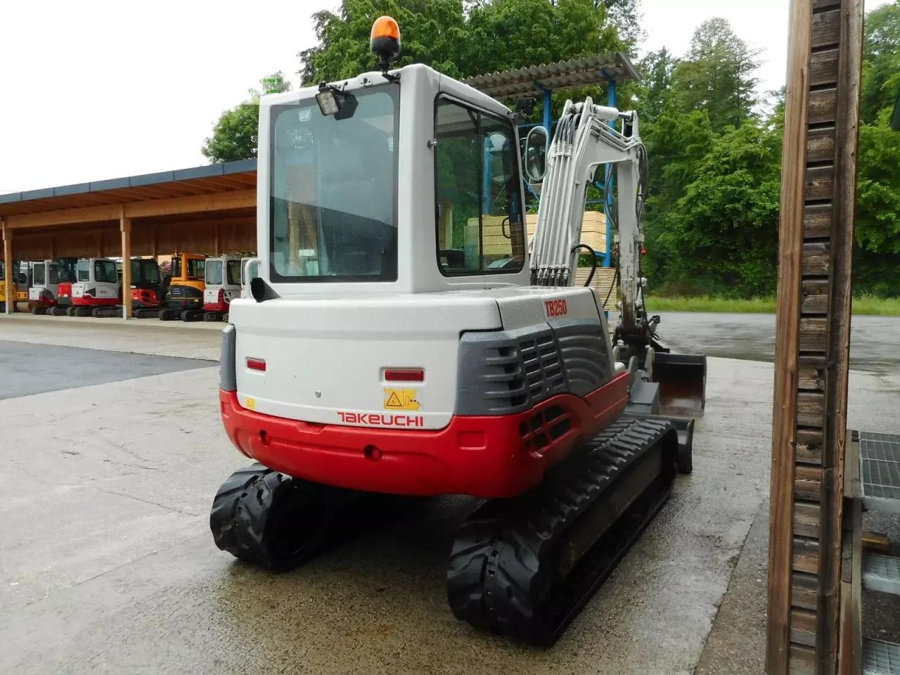 Takeuchi tb 250 ( 4.965kg ) hydr. sw + 2 löffel + alle le - Мини-экскаватор: фото 4 Takeuchi tb 250 ( 4.965kg ) hydr. sw + 2 löffel + alle le - Мини-экскаватор: фото 4