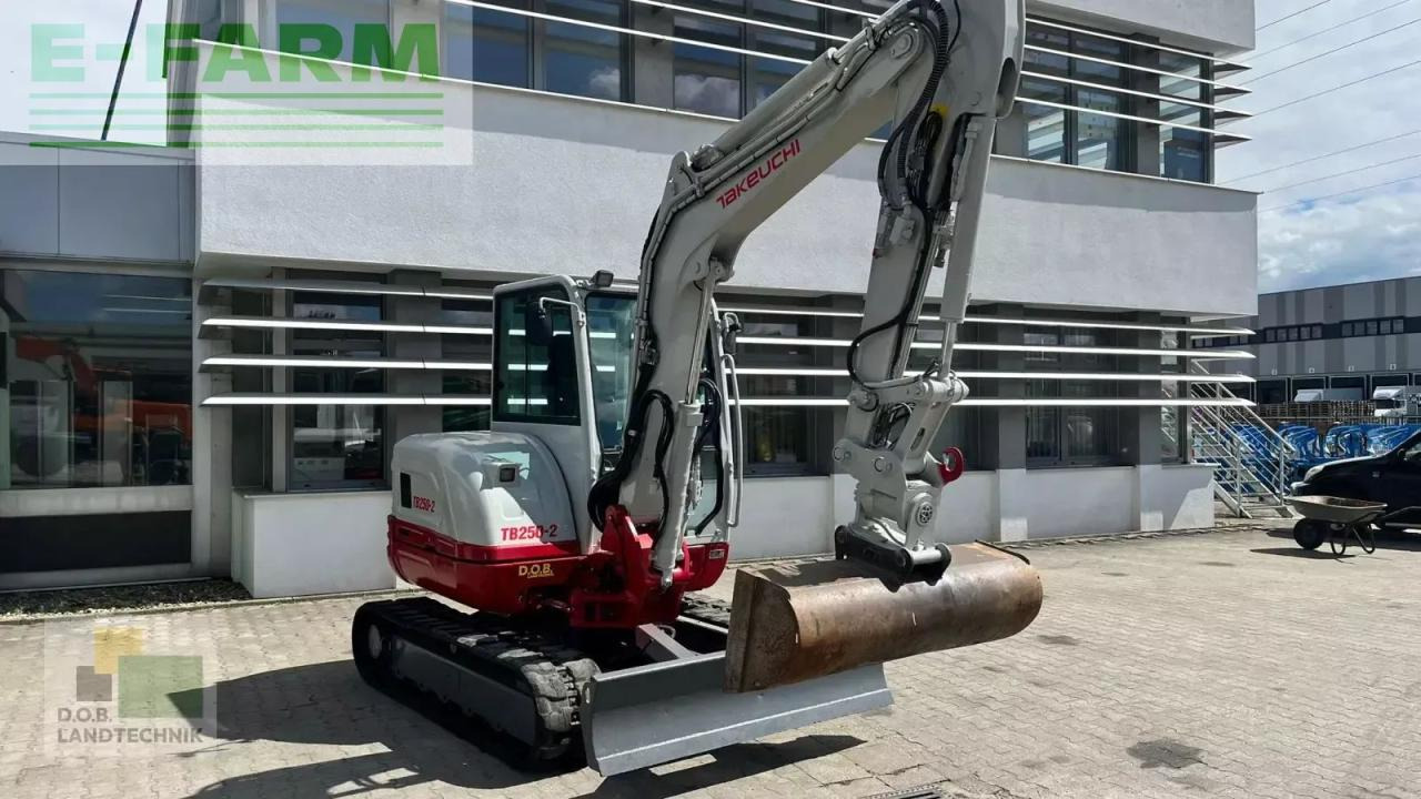 Takeuchi tb 250 - Мини-экскаватор: фото 3 Takeuchi tb 250 - Мини-экскаватор: фото 3