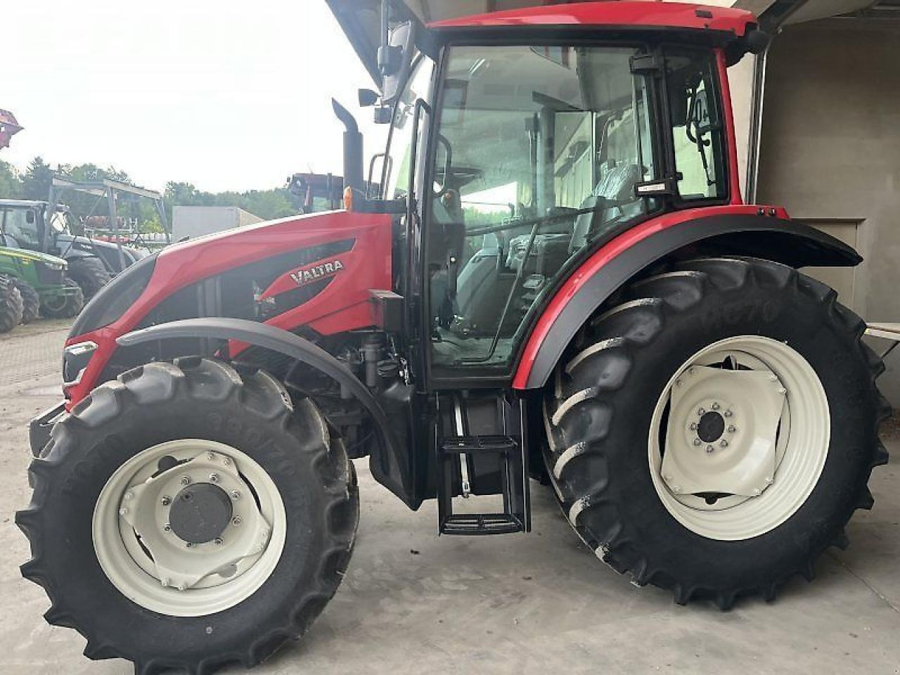 Valtra a 75 - Трактор: фото 1 Valtra a 75 - Трактор: фото 1