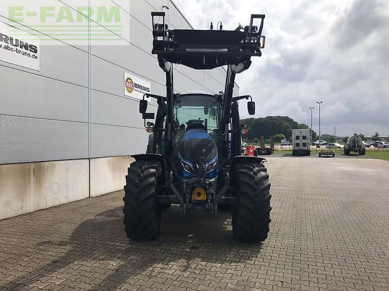 Valtra g135 - Трактор: фото 5 Valtra g135 - Трактор: фото 5