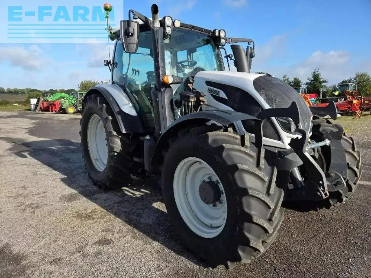 Valtra n124 hitech h5 HiTech - Трактор: фото 2 Valtra n124 hitech h5 HiTech - Трактор: фото 2