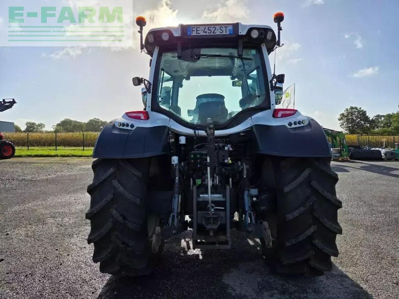 Valtra n124 hitech h5 HiTech - Трактор: фото 3 Valtra n124 hitech h5 HiTech - Трактор: фото 3