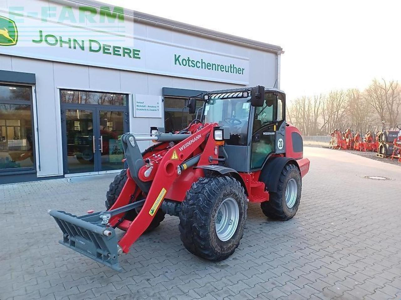 Weidemann 3080 lp - Мини-экскаватор: фото 1 Weidemann 3080 lp - Мини-экскаватор: фото 1