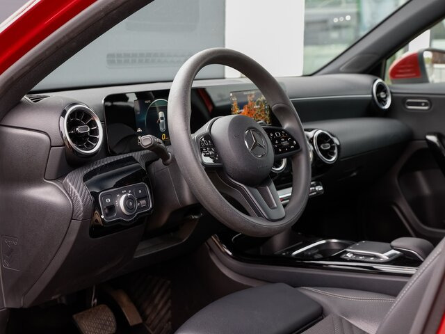 MERCEDES-BENZ A 180 Style,Autom.,8 fach Bereift - Седан: фото 4 MERCEDES-BENZ A 180 Style,Autom.,8 fach Bereift - Седан: фото 4