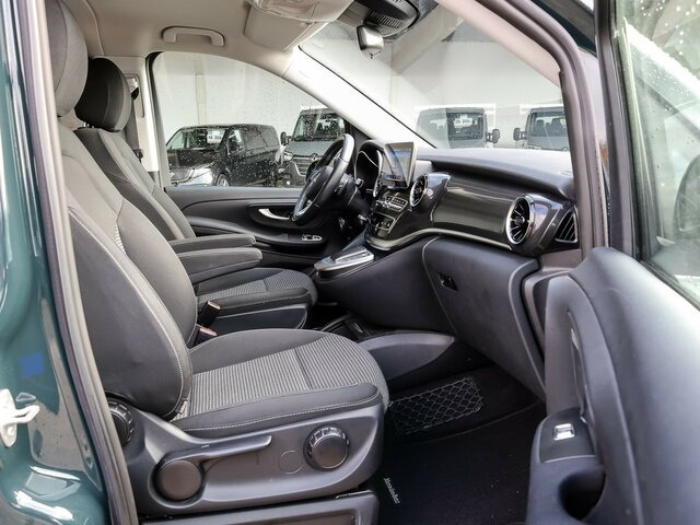 MERCEDES-BENZ EQV 300 lang,7Sitze,2xelektr.Schiebetür,EasyPack... - Пассажирский фургон, Электрический фургон: фото 4 MERCEDES-BENZ EQV 300 lang,7Sitze,2xelektr.Schiebetür,EasyPack... - Пассажирский фургон, Электрический фургон: фото 4