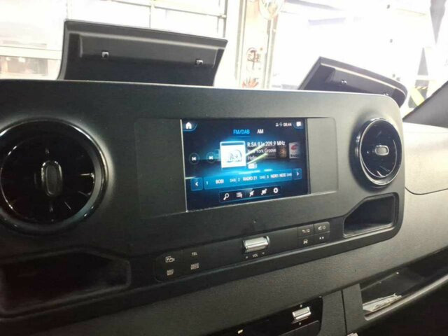 MERCEDES-BENZ Sprinter 317 CDI Kombi,Rollstuhllift,8Sitze... - Микроавтобус: фото 5 MERCEDES-BENZ Sprinter 317 CDI Kombi,Rollstuhllift,8Sitze... - Микроавтобус: фото 5