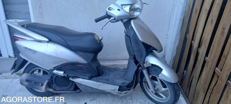 110 HONDA LEAD AVEC CARTE GRISE ET DA - Мотоцикл: фото 1 110 HONDA LEAD AVEC CARTE GRISE ET DA - Мотоцикл: фото 1