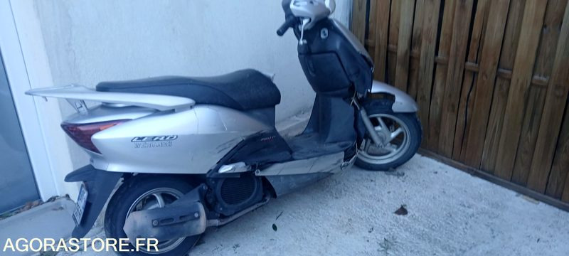 110 HONDA LEAD AVEC CARTE GRISE ET DA - Мотоцикл: фото 4 110 HONDA LEAD AVEC CARTE GRISE ET DA - Мотоцикл: фото 4