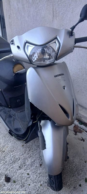 110 HONDA LEAD AVEC CARTE GRISE ET DA - Мотоцикл: фото 2 110 HONDA LEAD AVEC CARTE GRISE ET DA - Мотоцикл: фото 2