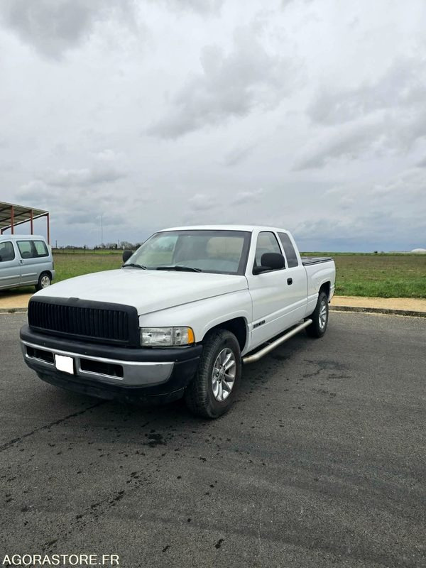 4X4 DODGE RAM V8 5.2L ESSENCE ET GAZ 6 PLACES CTTE - Пикап: фото 2 4X4 DODGE RAM V8 5.2L ESSENCE ET GAZ 6 PLACES CTTE - Пикап: фото 2