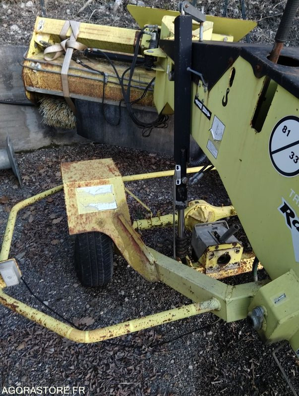 Balayeuse tractée RABAUD - 2008 - 7011MY04 - Подметально-уборочная машина: фото 4 Balayeuse tractée RABAUD - 2008 - 7011MY04 - Подметально-уборочная машина: фото 4
