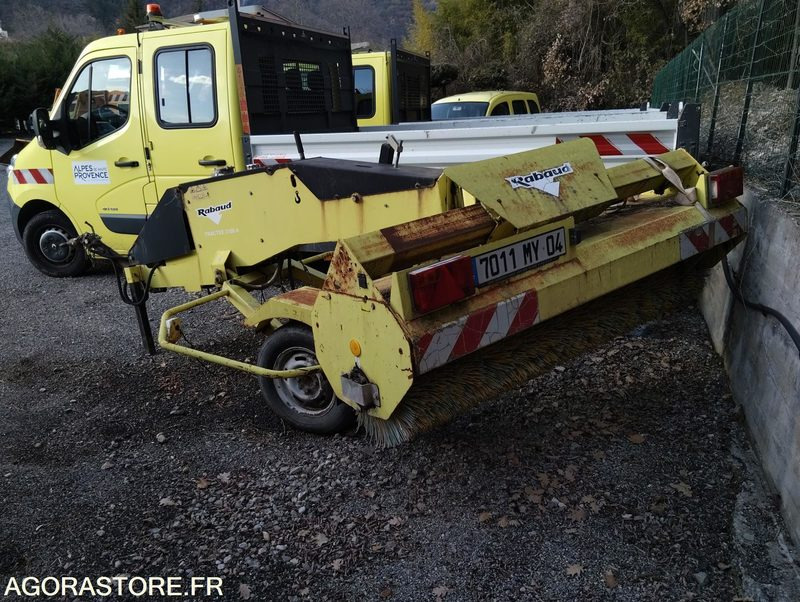 Balayeuse tractée RABAUD - 2008 - 7011MY04 - Подметально-уборочная машина: фото 3 Balayeuse tractée RABAUD - 2008 - 7011MY04 - Подметально-уборочная машина: фото 3