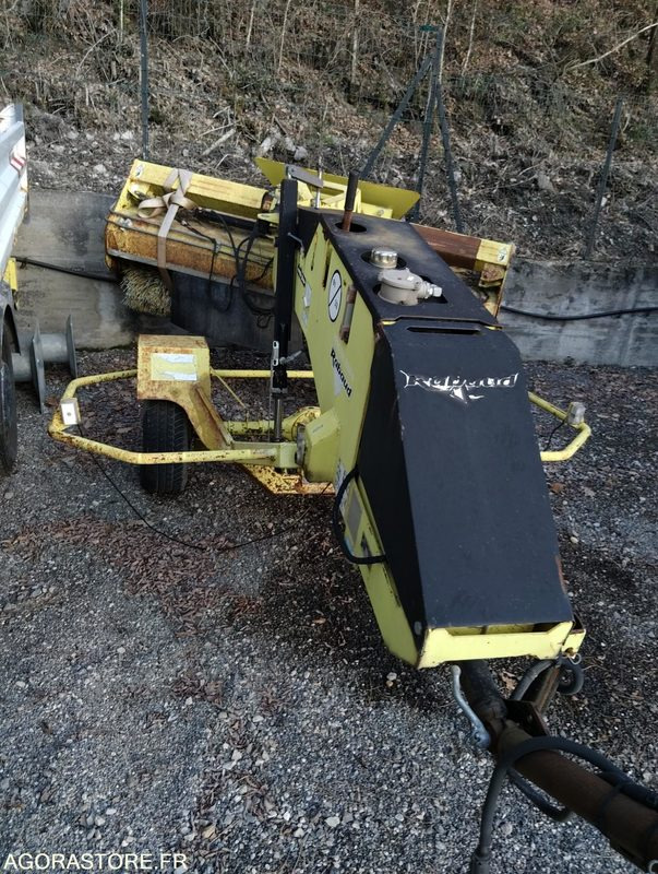 Balayeuse tractée RABAUD - 2008 - 7011MY04 - Подметально-уборочная машина: фото 1 Balayeuse tractée RABAUD - 2008 - 7011MY04 - Подметально-уборочная машина: фото 1