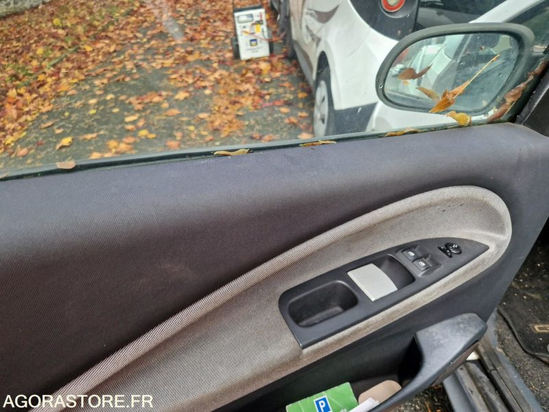 Bollore Bluecar - 90913 -2012- CL258XL - Легковой автомобиль: фото 4 Bollore Bluecar - 90913 -2012- CL258XL - Легковой автомобиль: фото 4