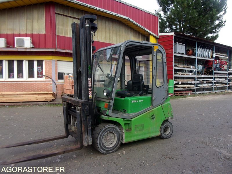 CHARIOT ÉLÉVATEUR 3 TONNES POSITIONNEUR DE FOURCHES ELECTRIQUE CESAB - Электропогрузчик: фото 2 CHARIOT ÉLÉVATEUR 3 TONNES POSITIONNEUR DE FOURCHES ELECTRIQUE CESAB - Электропогрузчик: фото 2