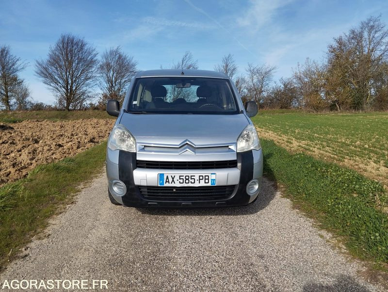 CITROEN BERLINGO COMBISPACE 1.6 HDI 110 DIESEL - 5 PLACES - ANNÉE 2009 - Легковой автомобиль: фото 3 CITROEN BERLINGO COMBISPACE 1.6 HDI 110 DIESEL - 5 PLACES - ANNÉE 2009 - Легковой автомобиль: фото 3