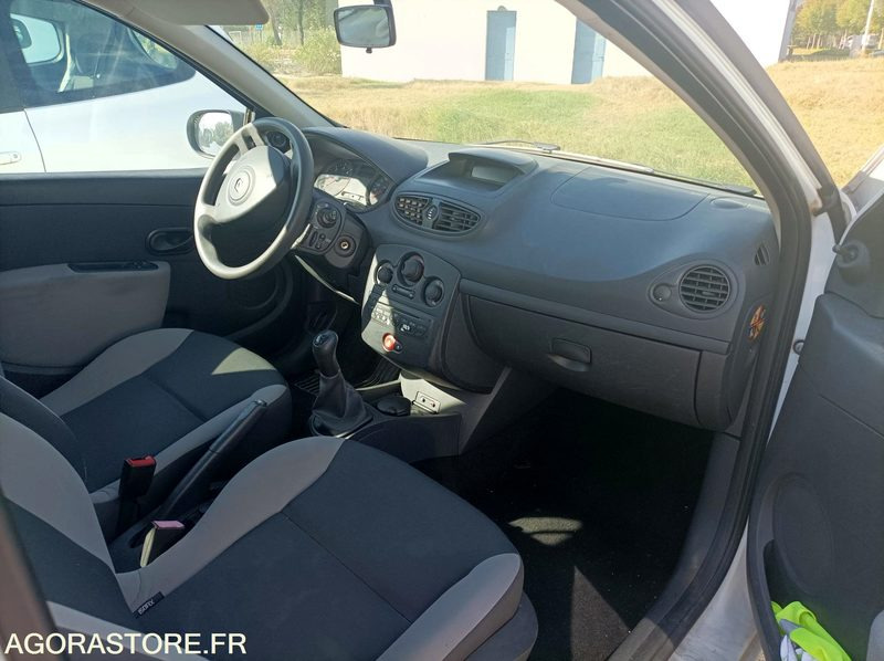 CLIO III 2010 2 places - Легковой автомобиль: фото 3 CLIO III 2010 2 places - Легковой автомобиль: фото 3