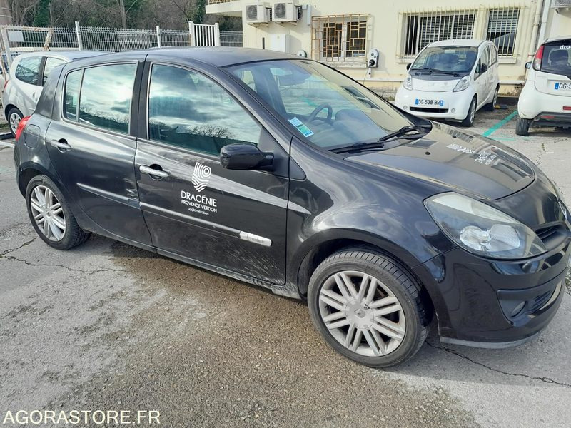 CLIO Initiale DCI 105 ch - Легковой автомобиль: фото 2 CLIO Initiale DCI 105 ch - Легковой автомобиль: фото 2