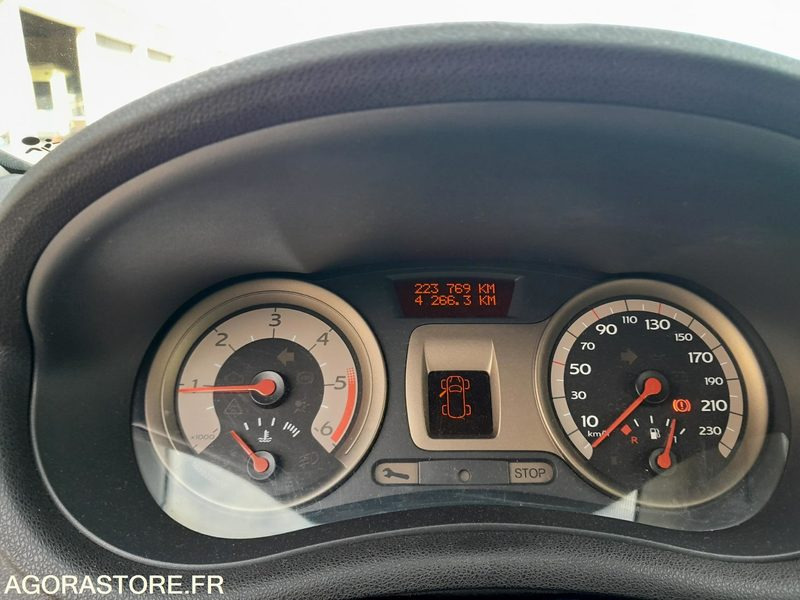 CLIO Initiale DCI 105 ch - Легковой автомобиль: фото 4 CLIO Initiale DCI 105 ch - Легковой автомобиль: фото 4