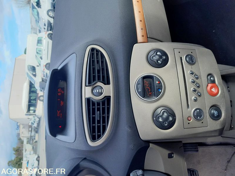 CLIO Initiale DCI 105 ch - Легковой автомобиль: фото 5 CLIO Initiale DCI 105 ch - Легковой автомобиль: фото 5