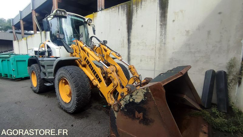 Chargeuse LIEBHERR L524 avec godet haut déversement - 2012 - Погрузчик: фото 1 Chargeuse LIEBHERR L524 avec godet haut déversement - 2012 - Погрузчик: фото 1