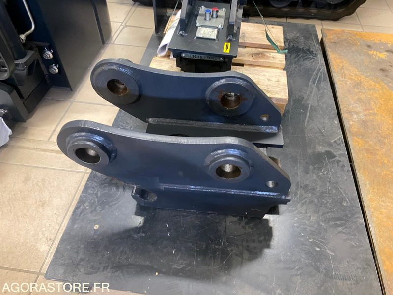 Coupleur hydraulique + 3 godets Neufs pour pelle 6T - Строительное оборудование: фото 3 Coupleur hydraulique + 3 godets Neufs pour pelle 6T - Строительное оборудование: фото 3